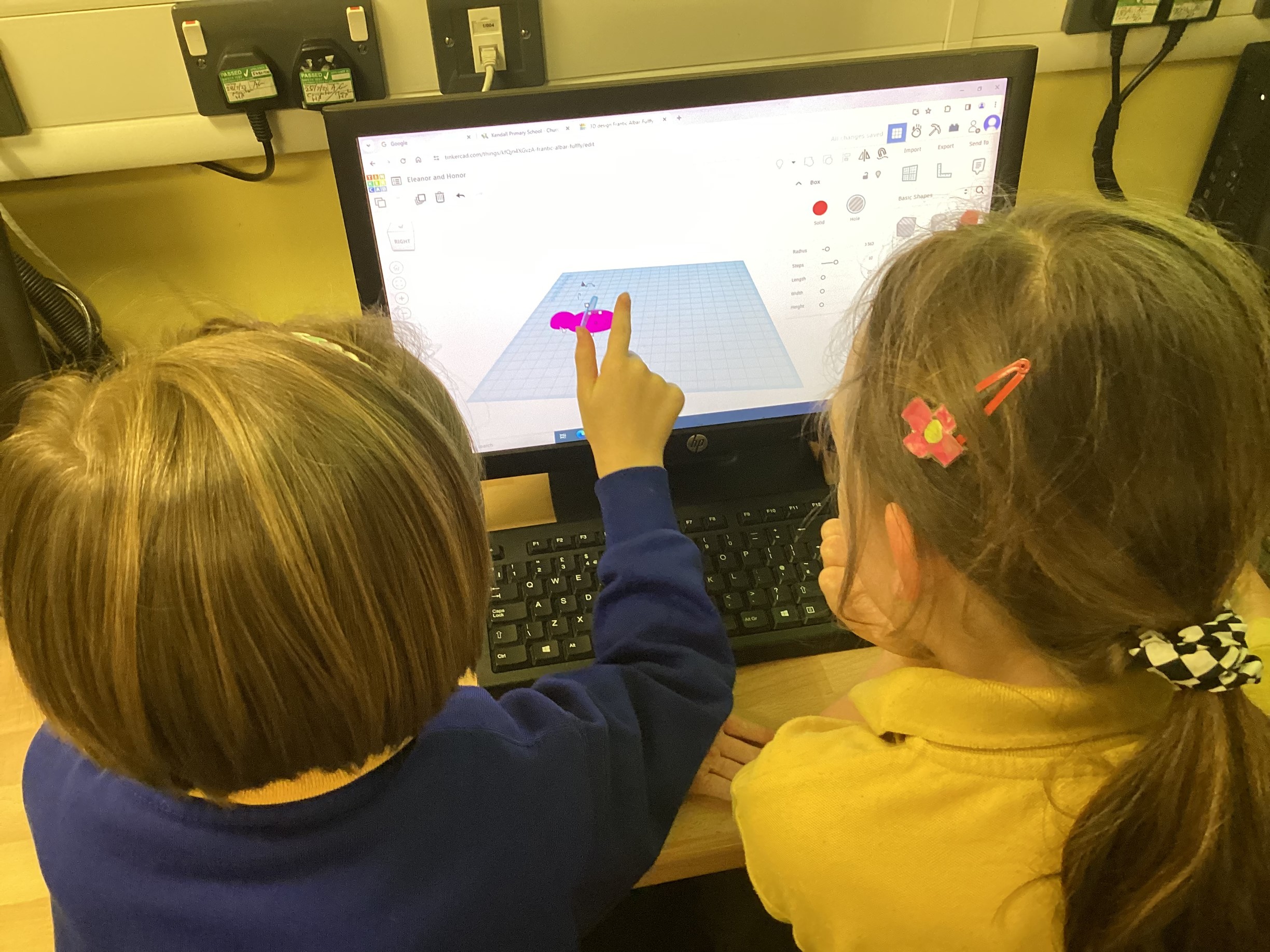 School children using CAD 
